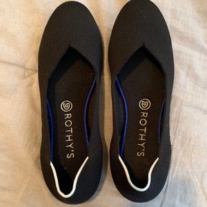 NEW/NEVER WORN!! Rothy’s Signature Round-Toe Flat